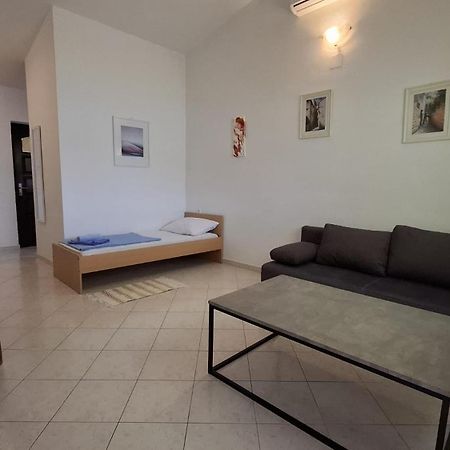 Apartman Karin Donji Karin Eksteriør billede