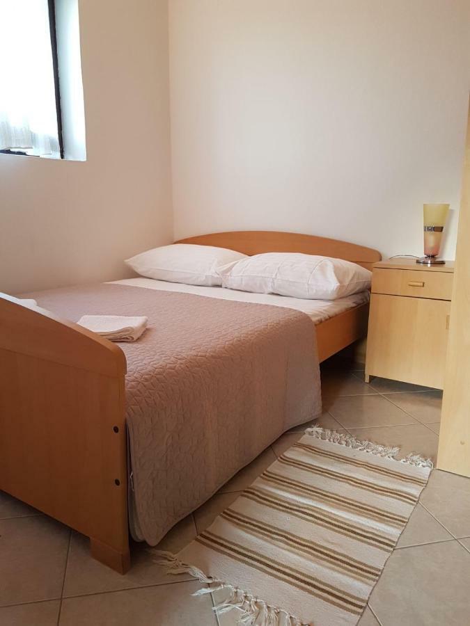 Apartman Karin Donji Karin Eksteriør billede